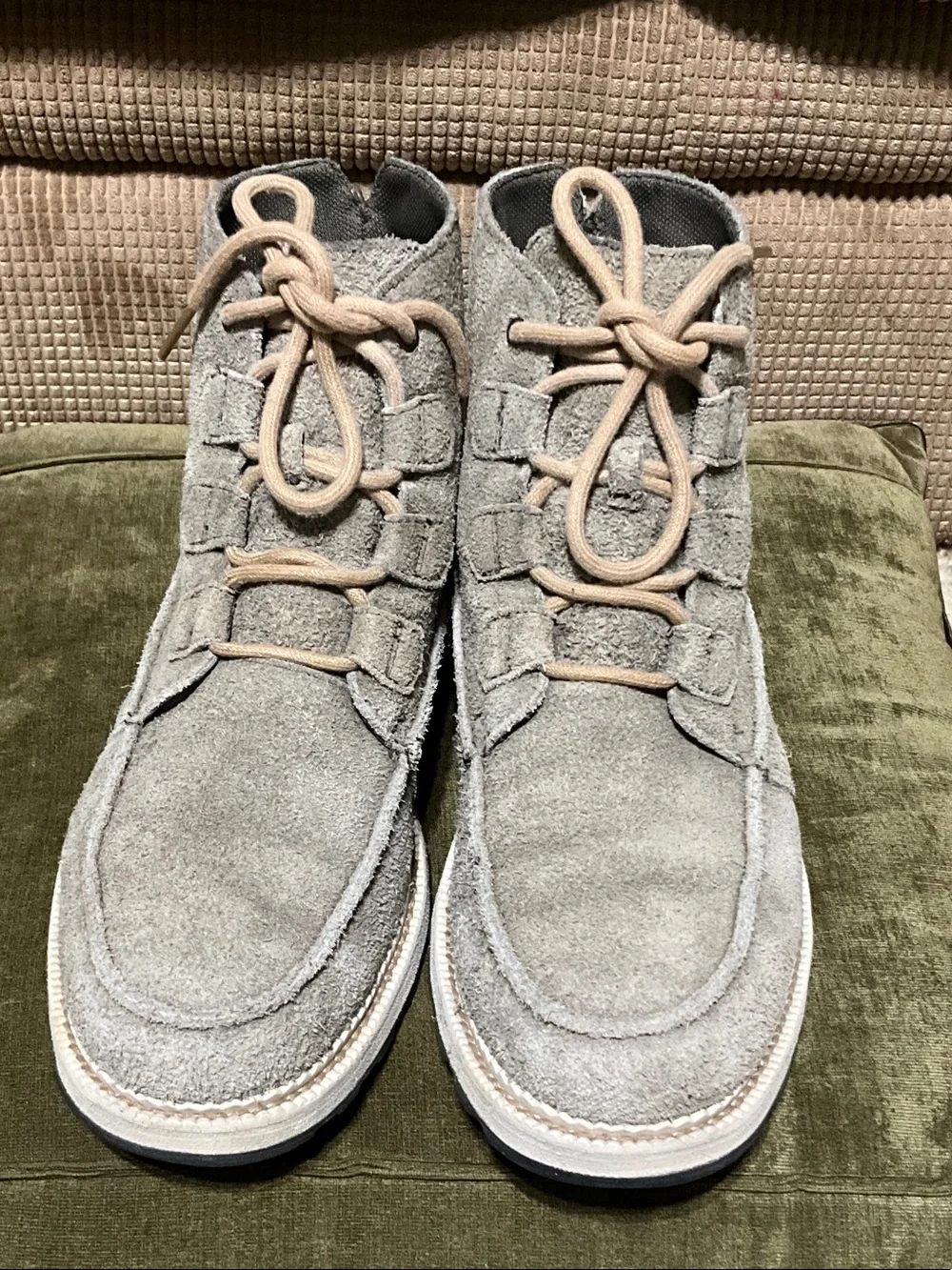 Sorel Men's Light Gray Suede Chukka Boots,size10 genuine 100% Leather.